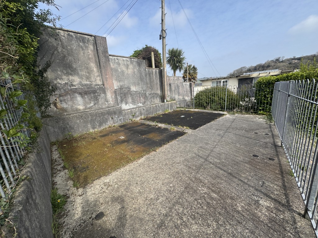 Lot: 95 - FREEHOLD LAND - View of land